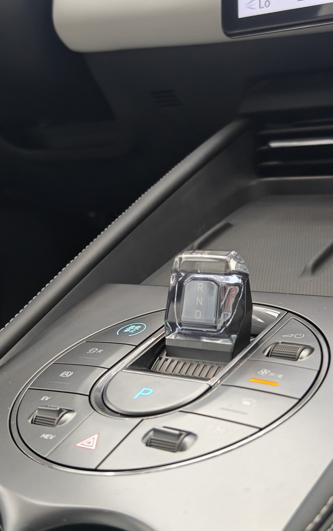 Mẫu xe đầy bình đi 2.100km, ngang tầm Camry nhưng giá chỉ 350 triệu đồng- Ảnh 13. Mẫu xe đầy bình đi 2.100km, ngang tầm Camry nhưng giá chỉ 350 triệu đồng- Ảnh 13.