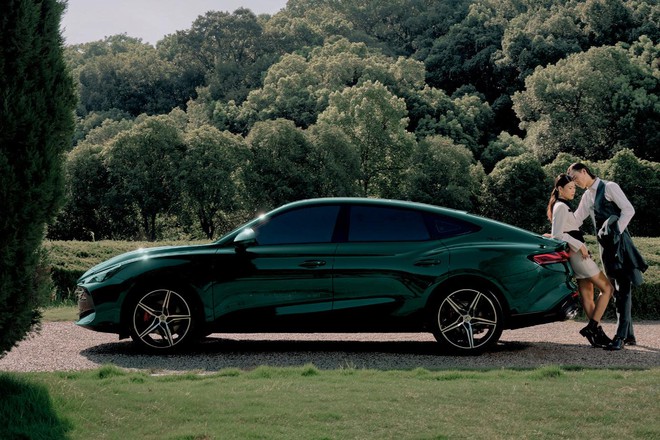 Đối thủ 'cứng' của Toyota Camry sắp về: Đẹp như Porsche, động cơ hơn 400Nm, giá khoảng 700 triệu- Ảnh 5. Đối thủ 'cứng' của Toyota Camry sắp về: Đẹp như Porsche, động cơ hơn 400Nm, giá khoảng 700 triệu- Ảnh 5.