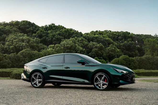 Đối thủ 'cứng' của Toyota Camry sắp về: Đẹp như Porsche, động cơ hơn 400Nm, giá khoảng 700 triệu- Ảnh 13. Đối thủ 'cứng' của Toyota Camry sắp về: Đẹp như Porsche, động cơ hơn 400Nm, giá khoảng 700 triệu- Ảnh 13.