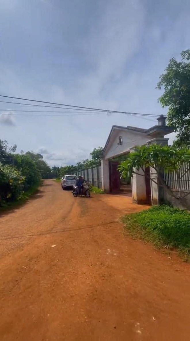 Rộ tin giá đất quanh nhà ông Thích Minh Tuệ tăng "chóng mặt": Chính quyền xã vào cuộc- Ảnh 2. Rộ tin giá đất quanh nhà ông Thích Minh Tuệ tăng "chóng mặt": Chính quyền xã vào cuộc- Ảnh 2.