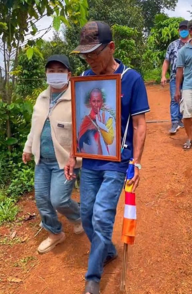 Rộ tin giá đất quanh nhà ông Thích Minh Tuệ tăng "chóng mặt": Chính quyền xã vào cuộc- Ảnh 1. Rộ tin giá đất quanh nhà ông Thích Minh Tuệ tăng "chóng mặt": Chính quyền xã vào cuộc- Ảnh 1.