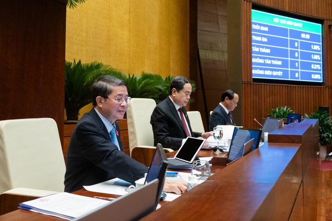 Chính thức: Tài xế có 12 điểm/năm trên giấy phép lái xe, vi phạm bị trừ hết điểm phải thi lại- Ảnh 1. Chính thức: Tài xế có 12 điểm/năm trên giấy phép lái xe, vi phạm bị trừ hết điểm phải thi lại- Ảnh 1.