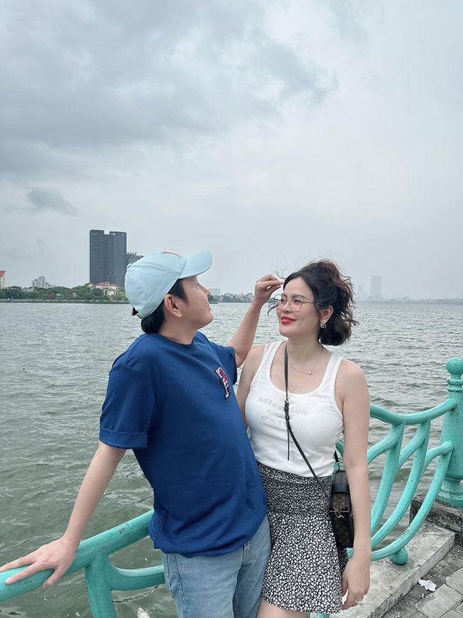 Loạt ảnh "tình bể hình" của NSƯT Vũ Luân ở tuổi 52 với bạn gái là hoa hậu- Ảnh 9. Loạt ảnh "tình bể hình" của NSƯT Vũ Luân ở tuổi 52 với bạn gái là hoa hậu- Ảnh 9.