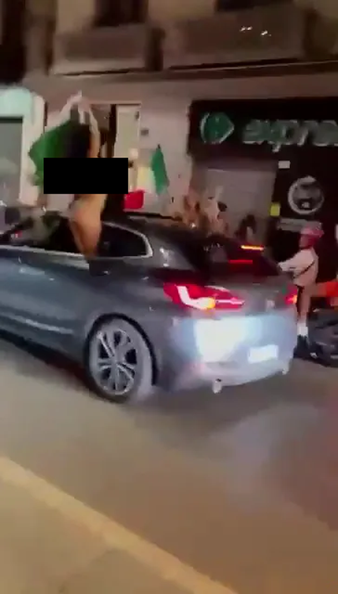 Video nhạy cảm bất ngờ lan tỏa mùa Euro, khiến fans thi nhau quay sang cổ vũ cho… Italia- Ảnh 1. Video nhạy cảm bất ngờ lan tỏa mùa Euro, khiến fans thi nhau quay sang cổ vũ cho… Italia- Ảnh 1.