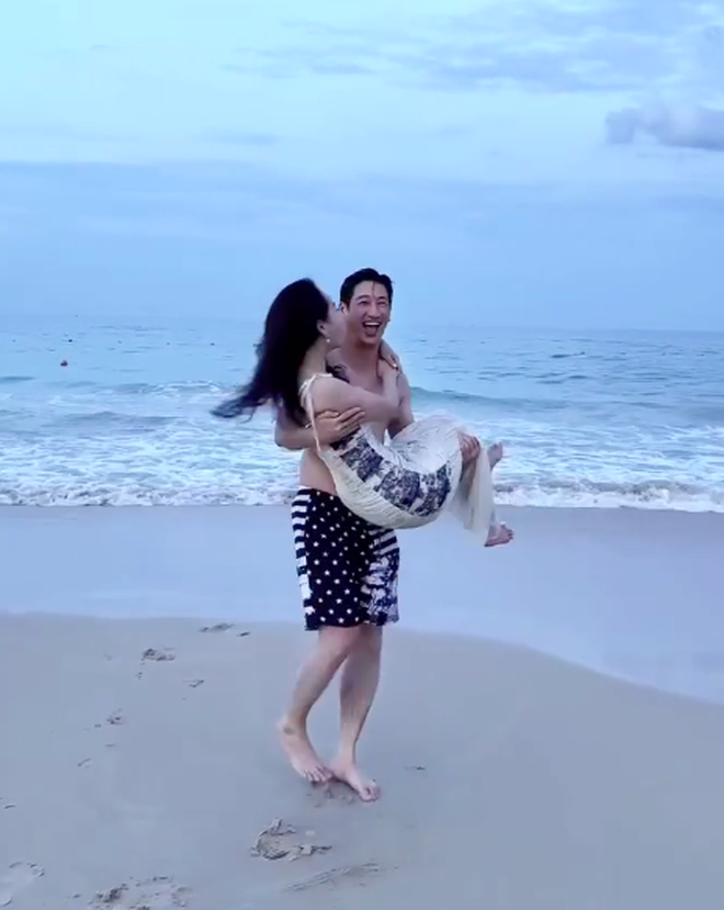 Bị tố "giật chồng" sau khi đăng clip công khai tình cảm với 1 nam NSƯT, diễn viên Thùy Anh đáp trả- Ảnh 3. Bị tố "giật chồng" sau khi đăng clip công khai tình cảm với 1 nam NSƯT, diễn viên Thùy Anh đáp trả- Ảnh 3.