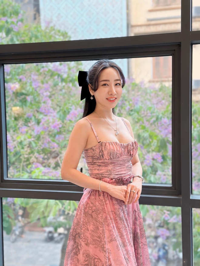 Nhan sắc bạn gái mới của nam diễn viên Hoa hồng trên ngực trái: Xinh đẹp, nóng bỏng- Ảnh 4. Nhan sắc bạn gái mới của nam diễn viên Hoa hồng trên ngực trái: Xinh đẹp, nóng bỏng- Ảnh 4.