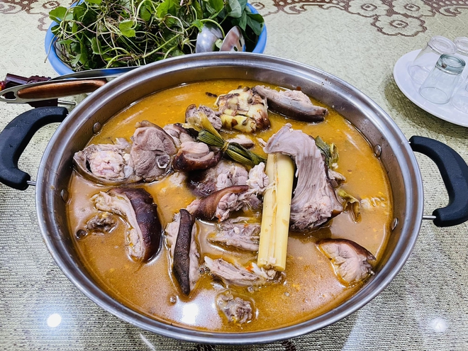 Thăm thủ phủ “tiểu hổ” miền Bắc, nơi nghìn con mèo lên đĩa mỗi ngày: Cỗ thiếu thịt mèo là kém sang- Ảnh 3. Thăm thủ phủ “tiểu hổ” miền Bắc, nơi nghìn con mèo lên đĩa mỗi ngày: Cỗ thiếu thịt mèo là kém sang- Ảnh 3.