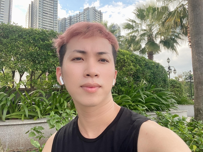 Nam ca sĩ bất ngờ chuyển giới sau nhiều năm lấy vợ sinh con: Sắp cưới bạn trai luật sư kém 5 tuổi- Ảnh 2. Nam ca sĩ bất ngờ chuyển giới sau nhiều năm lấy vợ sinh con: Sắp cưới bạn trai luật sư kém 5 tuổi- Ảnh 2.