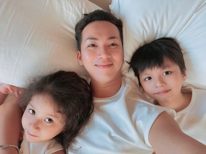 Nam ca sĩ bất ngờ chuyển giới sau nhiều năm lấy vợ sinh con: Sắp cưới bạn trai luật sư kém 5 tuổi- Ảnh 3. Nam ca sĩ bất ngờ chuyển giới sau nhiều năm lấy vợ sinh con: Sắp cưới bạn trai luật sư kém 5 tuổi- Ảnh 3.