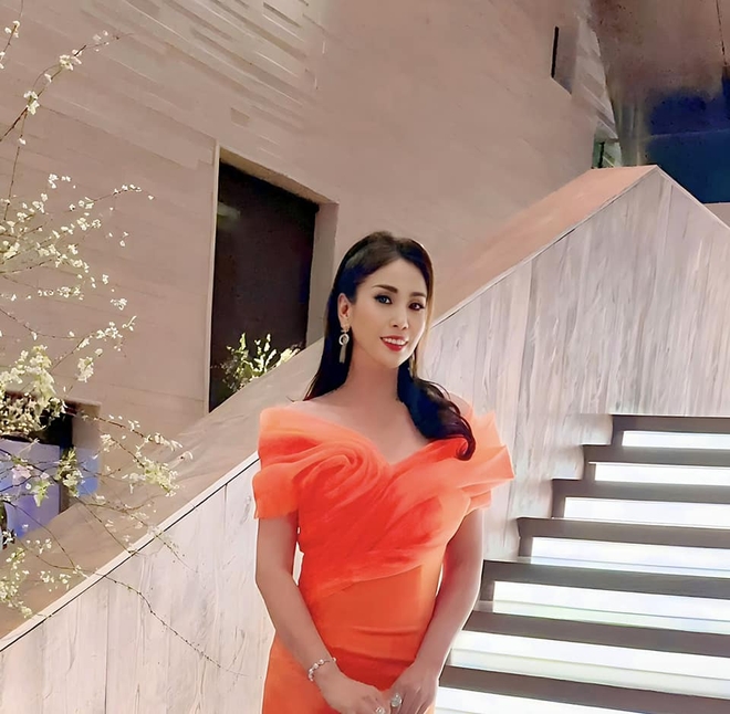 Em gái Lý Hùng: U50 là doanh nhân giàu có, mẹ đơn thân trẻ đẹp, không màng tình yêu nam nữ- Ảnh 8. Em gái Lý Hùng: U50 là doanh nhân giàu có, mẹ đơn thân trẻ đẹp, không màng tình yêu nam nữ- Ảnh 8.