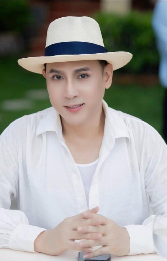 Nam ca sĩ Việt vừa lên chức Viện phó: Siêu giàu, U50 vẫn đẹp trai, phong độ nhưng sợ hôn nhân- Ảnh 8. Nam ca sĩ Việt vừa lên chức Viện phó: Siêu giàu, U50 vẫn đẹp trai, phong độ nhưng sợ hôn nhân- Ảnh 8.