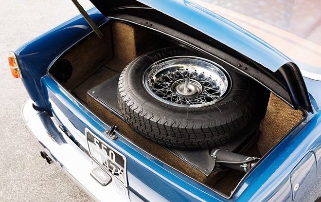 Xe Ferrari thửa cho vua Bảo Đại được rao bán, giá dự kiến bằng 2 chiếc rất xịn của Đặng Lê Nguyên Vũ- Ảnh 19. Xe Ferrari thửa cho vua Bảo Đại được rao bán, giá dự kiến bằng 2 chiếc rất xịn của Đặng Lê Nguyên Vũ- Ảnh 19.