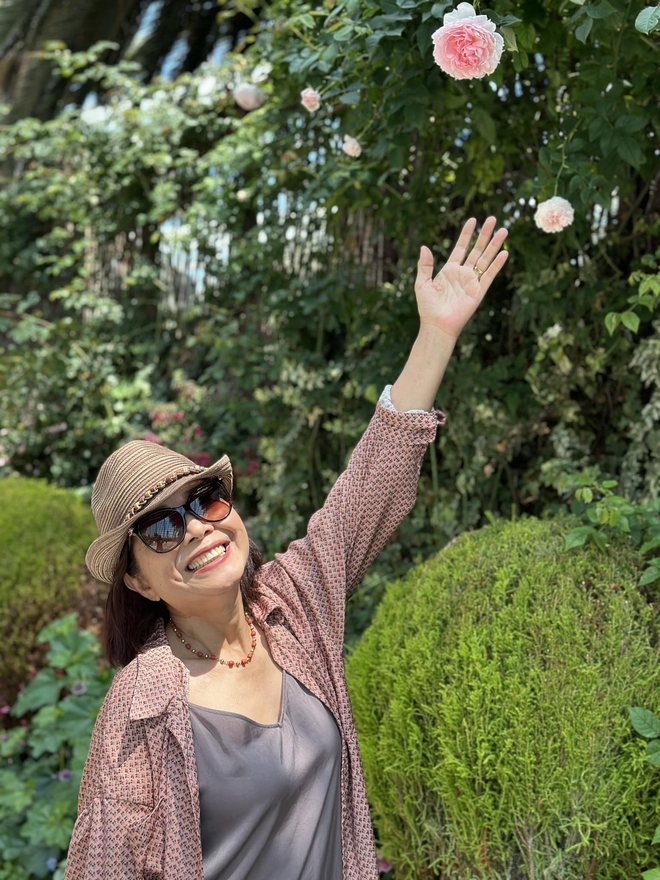 Nữ NSƯT là cháu vua Nguyễn: Đệ nhất đào thương nổi danh, tuổi 62 đẹp đài các, sống khiêm nhường, viên mãn- Ảnh 6. Nữ NSƯT là cháu vua Nguyễn: Đệ nhất đào thương nổi danh, tuổi 62 đẹp đài các, sống khiêm nhường, viên mãn- Ảnh 6.