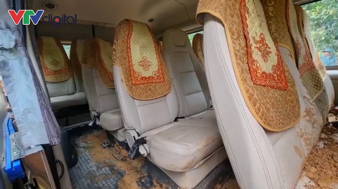 Vụ sạt lở thương tâm ở Hà Giang: Xe đi ăn hỏi thì gặp nạn, ít nhất 7 người tử vong- Ảnh 2. Vụ sạt lở thương tâm ở Hà Giang: Xe đi ăn hỏi thì gặp nạn, ít nhất 7 người tử vong- Ảnh 2.