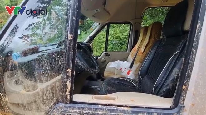 Vụ sạt lở thương tâm ở Hà Giang: Xe đi ăn hỏi thì gặp nạn, ít nhất 7 người tử vong- Ảnh 3. Vụ sạt lở thương tâm ở Hà Giang: Xe đi ăn hỏi thì gặp nạn, ít nhất 7 người tử vong- Ảnh 3.