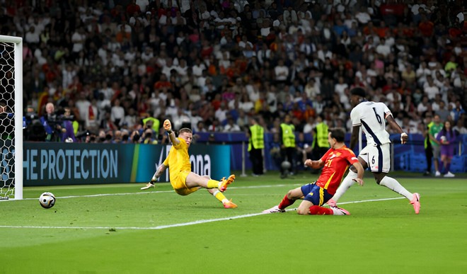 Sao trẻ xé toang "tường sắt" biến Tam sư thành... Hello Kitty, Tây Ban Nha vô địch Euro đầy kịch tính- Ảnh 7. Sao trẻ xé toang "tường sắt" biến Tam sư thành... Hello Kitty, Tây Ban Nha vô địch Euro đầy kịch tính- Ảnh 7.