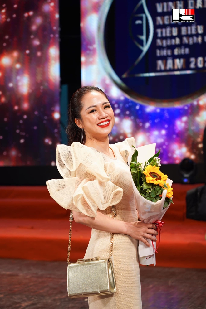 Nữ NSƯT vừa qua đời ở tuổi 47: "Ông trời thật bất công. Em còn trẻ quá, đẹp quá Nga ơi!"- Ảnh 4. Nữ NSƯT vừa qua đời ở tuổi 47: "Ông trời thật bất công. Em còn trẻ quá, đẹp quá Nga ơi!"- Ảnh 4.