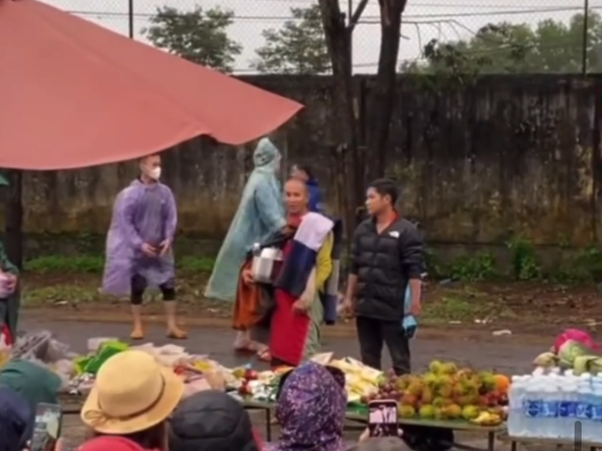 Ông Thích Minh Tuệ tái khất thực sau 1 tháng ẩn tu, tình hình hiện tại có nhiều bất ngờ- Ảnh 1. Ông Thích Minh Tuệ tái khất thực sau 1 tháng ẩn tu, tình hình hiện tại có nhiều bất ngờ- Ảnh 1.