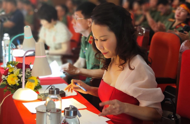 Nữ nghệ sĩ Việt nổi tiếng: U50 độc thân, vẫn chờ "thần tình yêu" gõ cửa, không ngại người kém tuổi- Ảnh 6. Nữ nghệ sĩ Việt nổi tiếng: U50 độc thân, vẫn chờ "thần tình yêu" gõ cửa, không ngại người kém tuổi- Ảnh 6.