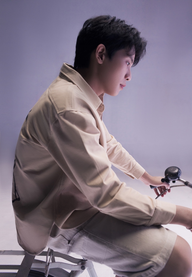 Quân A.P gây bất ngờ với "Dắt em đi khỏi đây"- Ảnh 2. Quân A.P gây bất ngờ với "Dắt em đi khỏi đây"- Ảnh 2.