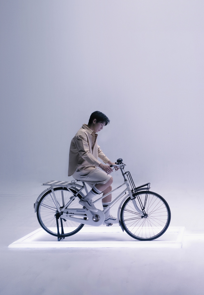 Quân A.P gây bất ngờ với "Dắt em đi khỏi đây"- Ảnh 1. Quân A.P gây bất ngờ với "Dắt em đi khỏi đây"- Ảnh 1.