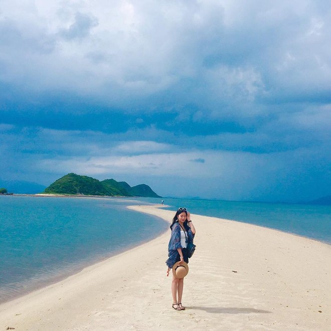 Phát hiện con đường cát giữa biển miền Trung: Nối 3 đảo, mỗi ngày chỉ xuất hiện rõ nhất vào hai thời điểm- Ảnh 6. Phát hiện con đường cát giữa biển miền Trung: Nối 3 đảo, mỗi ngày chỉ xuất hiện rõ nhất vào hai thời điểm- Ảnh 6.