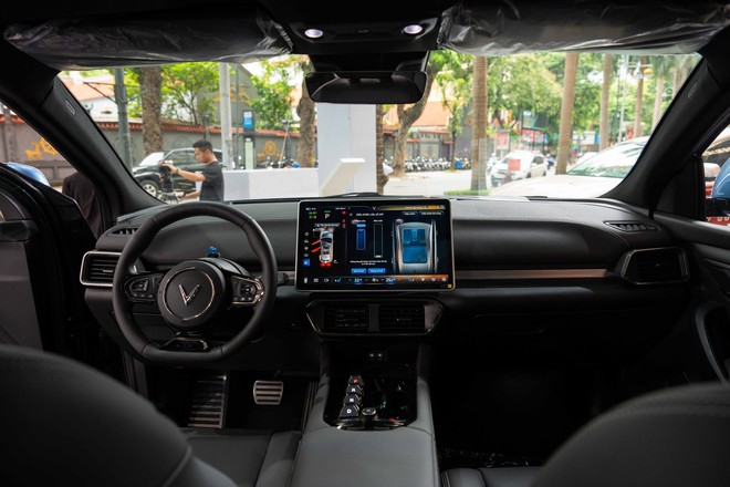 Lộ diện VinFast VF 8 Lux Hỏa Long Độc Bản: Chưa đến 1.000 người có được, 'mạ vàng' nhiều chi tiết- Ảnh 9. Lộ diện VinFast VF 8 Lux Hỏa Long Độc Bản: Chưa đến 1.000 người có được, 'mạ vàng' nhiều chi tiết- Ảnh 9.