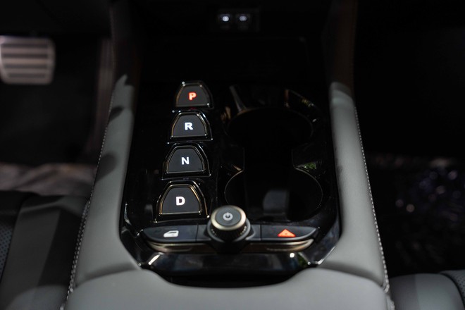 Lộ diện VinFast VF 8 Lux Hỏa Long Độc Bản: Chưa đến 1.000 người có được, 'mạ vàng' nhiều chi tiết- Ảnh 18. Lộ diện VinFast VF 8 Lux Hỏa Long Độc Bản: Chưa đến 1.000 người có được, 'mạ vàng' nhiều chi tiết- Ảnh 18.