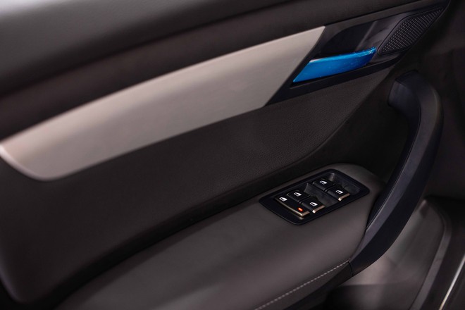 Lộ diện VinFast VF 8 Lux Hỏa Long Độc Bản: Chưa đến 1.000 người có được, 'mạ vàng' nhiều chi tiết- Ảnh 19. Lộ diện VinFast VF 8 Lux Hỏa Long Độc Bản: Chưa đến 1.000 người có được, 'mạ vàng' nhiều chi tiết- Ảnh 19.