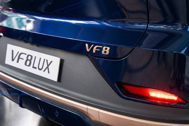 Lộ diện VinFast VF 8 Lux Hỏa Long Độc Bản: Chưa đến 1.000 người có được, 'mạ vàng' nhiều chi tiết- Ảnh 20. Lộ diện VinFast VF 8 Lux Hỏa Long Độc Bản: Chưa đến 1.000 người có được, 'mạ vàng' nhiều chi tiết- Ảnh 20.