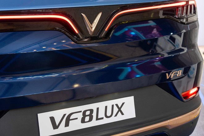 Lộ diện VinFast VF 8 Lux Hỏa Long Độc Bản: Chưa đến 1.000 người có được, 'mạ vàng' nhiều chi tiết- Ảnh 21. Lộ diện VinFast VF 8 Lux Hỏa Long Độc Bản: Chưa đến 1.000 người có được, 'mạ vàng' nhiều chi tiết- Ảnh 21.