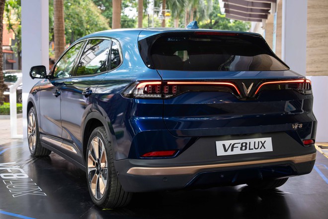 Lộ diện VinFast VF 8 Lux Hỏa Long Độc Bản: Chưa đến 1.000 người có được, 'mạ vàng' nhiều chi tiết- Ảnh 2. Lộ diện VinFast VF 8 Lux Hỏa Long Độc Bản: Chưa đến 1.000 người có được, 'mạ vàng' nhiều chi tiết- Ảnh 2.
