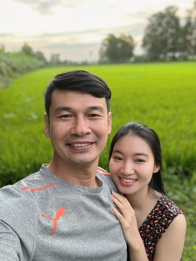 Loạt nghệ sĩ Việt cưới vợ ở tuổi U50, U60, U70 nhưng cô nào cũng xinh xắn, hôn nhân viên mãn- Ảnh 6. Loạt nghệ sĩ Việt cưới vợ ở tuổi U50, U60, U70 nhưng cô nào cũng xinh xắn, hôn nhân viên mãn- Ảnh 6.