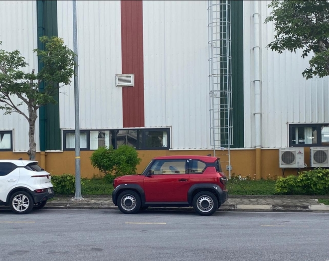 VinFast VF 3 liên tục xuất hiện trên đường cận ngày bàn giao, 1 chi tiết đổi khác khiến CĐM vui mừng- Ảnh 5. VinFast VF 3 liên tục xuất hiện trên đường cận ngày bàn giao, 1 chi tiết đổi khác khiến CĐM vui mừng- Ảnh 5.