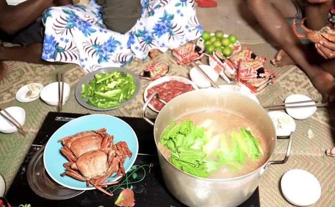 Lẩu gà bò Việt Nam có mặt ở châu Phi, người dân lần đầu thưởng thức đưa ra nhận xét ngỡ ngàng- Ảnh 6. Lẩu gà bò Việt Nam có mặt ở châu Phi, người dân lần đầu thưởng thức đưa ra nhận xét ngỡ ngàng- Ảnh 6.