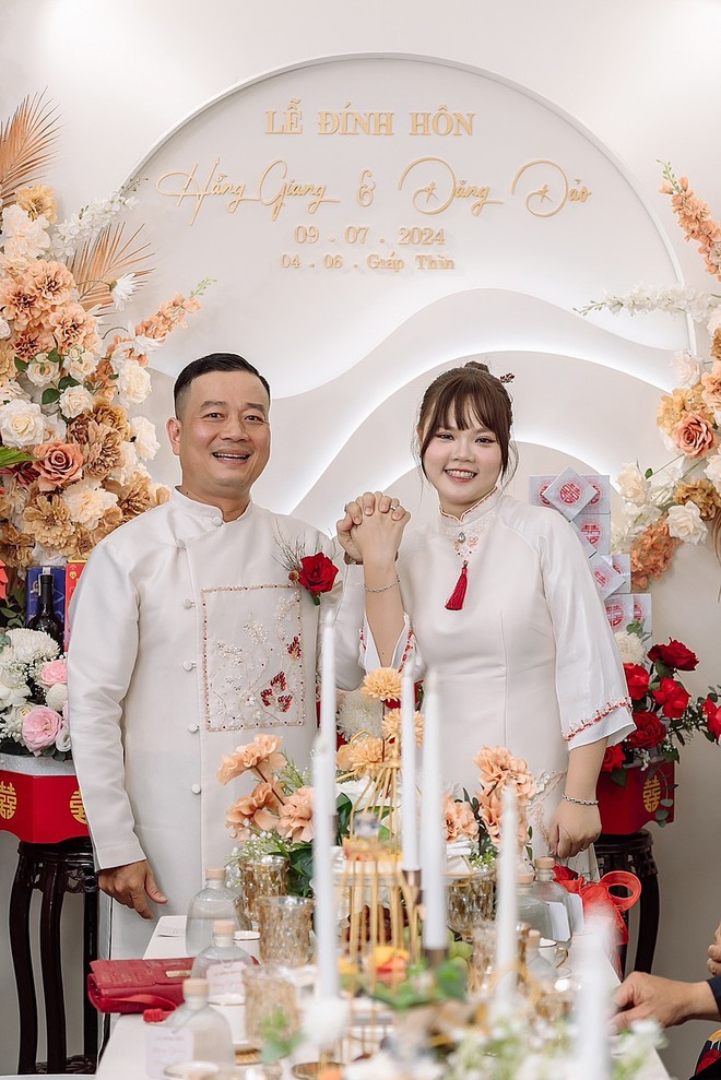 Đám hỏi của cô gái sinh năm 2001 và ông chú 43 tuổi: Bố vợ tiết lộ gì về con rể?- Ảnh 1. Đám hỏi của cô gái sinh năm 2001 và ông chú 43 tuổi: Bố vợ tiết lộ gì về con rể?- Ảnh 1.