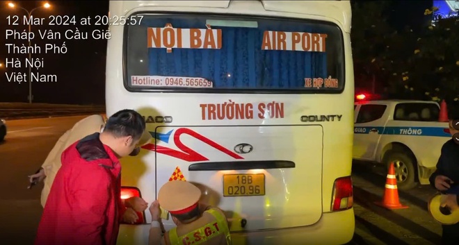 Cục CSGT bí mật ghi hình xuyên đêm trên 9 cao tốc, hơn 700 phương tiện bị bắt lỗi chỉ trong 5 ngày- Ảnh 3. Cục CSGT bí mật ghi hình xuyên đêm trên 9 cao tốc, hơn 700 phương tiện bị bắt lỗi chỉ trong 5 ngày- Ảnh 3.