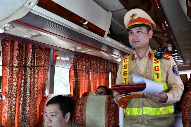 Cục CSGT bí mật ghi hình xuyên đêm trên 9 cao tốc, hơn 700 phương tiện bị bắt lỗi chỉ trong 5 ngày- Ảnh 4. Cục CSGT bí mật ghi hình xuyên đêm trên 9 cao tốc, hơn 700 phương tiện bị bắt lỗi chỉ trong 5 ngày- Ảnh 4.