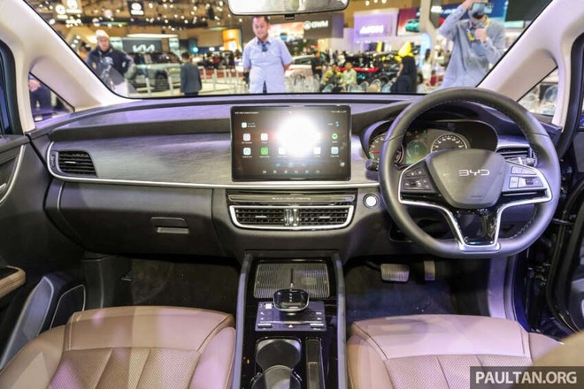 BYD ra mắt xe 7 chỗ giá 600 triệu đấu Innova, sạc nhanh, đầy pin đi 530km: Về Việt Nam thì thế nào?- Ảnh 3. BYD ra mắt xe 7 chỗ giá 600 triệu đấu Innova, sạc nhanh, đầy pin đi 530km: Về Việt Nam thì thế nào?- Ảnh 3.