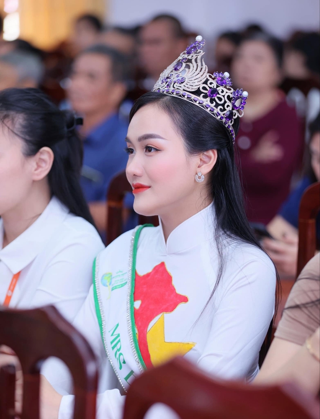 
Hoa hậu Vũ Thị Hoa và các á hậu Mrs Earth Vietnam 2024 đi thiện nguyện sau đăng quang- Ảnh 4.