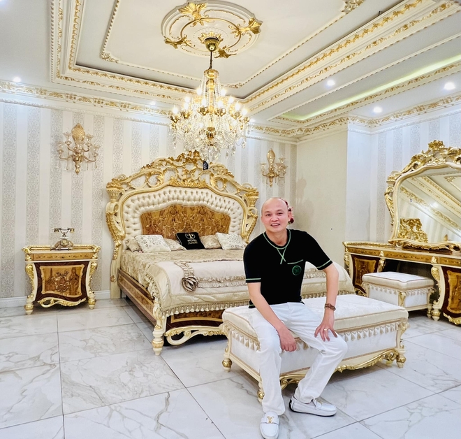 Trung tá là em ruột danh hài Xuân Hinh, nối nghiệp anh nhưng kín tiếng, sống một mình ở tuổi U50- Ảnh 4. Trung tá là em ruột danh hài Xuân Hinh, nối nghiệp anh nhưng kín tiếng, sống một mình ở tuổi U50- Ảnh 4.