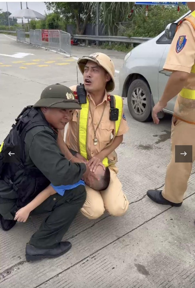 Đại úy CSGT cắn răng chịu đau để cứu sống cháu bé 6 tuổi bị co giật trên cao tốc Cao Bồ - Mai Sơn- Ảnh 1. Đại úy CSGT cắn răng chịu đau để cứu sống cháu bé 6 tuổi bị co giật trên cao tốc Cao Bồ - Mai Sơn- Ảnh 1.