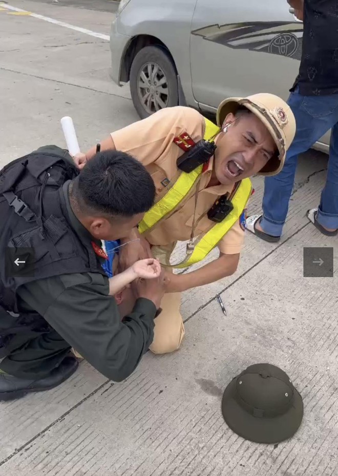Đại úy CSGT cắn răng chịu đau để cứu sống cháu bé 6 tuổi bị co giật trên cao tốc Cao Bồ - Mai Sơn- Ảnh 2. Đại úy CSGT cắn răng chịu đau để cứu sống cháu bé 6 tuổi bị co giật trên cao tốc Cao Bồ - Mai Sơn- Ảnh 2.