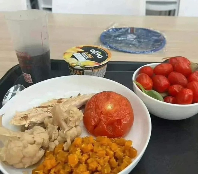 Hài hước Olympic Paris 2024: VĐV than trời vì... thiếu ăn- Ảnh 3. Hài hước Olympic Paris 2024: VĐV than trời vì... thiếu ăn- Ảnh 3.