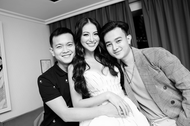 Phản ứng của Hoa hậu Phương Khánh khi anh trai than nghèo và xin tiền Phản ứng của Hoa hậu Phương Khánh khi anh trai than nghèo và xin tiền