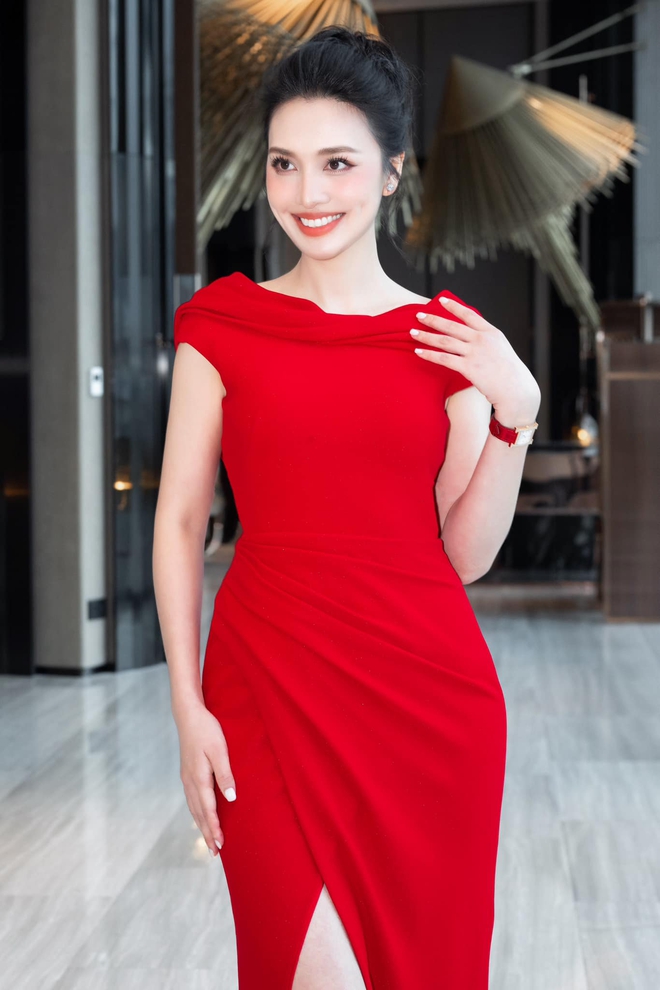 Siêu mẫu Việt 4 lần sinh con cho đại gia: U40 vẫn xinh đẹp, nuột nà, giờ là phó chủ tịch 1 công ty- Ảnh 9. Siêu mẫu Việt 4 lần sinh con cho đại gia: U40 vẫn xinh đẹp, nuột nà, giờ là phó chủ tịch 1 công ty- Ảnh 9.