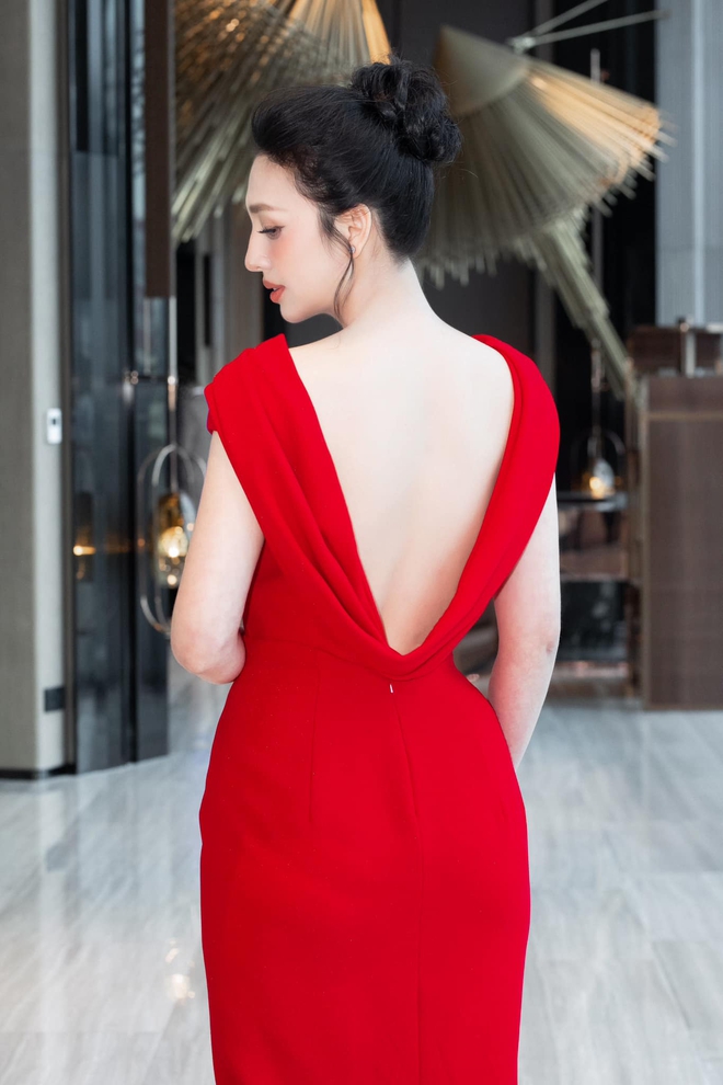 Siêu mẫu Việt 4 lần sinh con cho đại gia: U40 vẫn xinh đẹp, nuột nà, giờ là phó chủ tịch 1 công ty- Ảnh 7. Siêu mẫu Việt 4 lần sinh con cho đại gia: U40 vẫn xinh đẹp, nuột nà, giờ là phó chủ tịch 1 công ty- Ảnh 7.