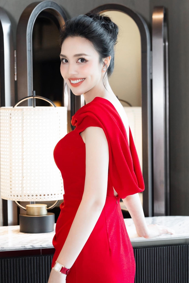 Siêu mẫu Việt 4 lần sinh con cho đại gia: U40 vẫn xinh đẹp, nuột nà, giờ là phó chủ tịch 1 công ty- Ảnh 10. Siêu mẫu Việt 4 lần sinh con cho đại gia: U40 vẫn xinh đẹp, nuột nà, giờ là phó chủ tịch 1 công ty- Ảnh 10.