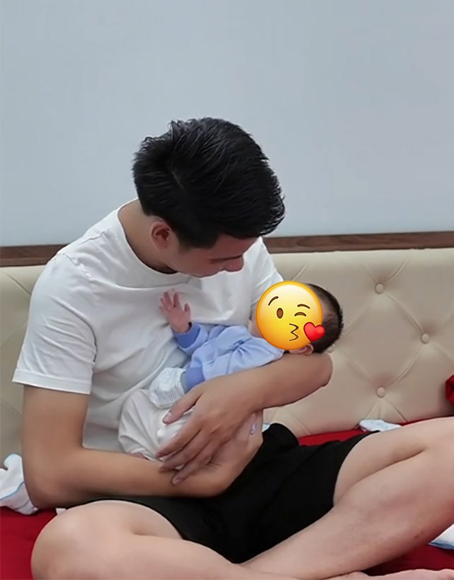 Vợ bầu bất ngờ lâm trọng bệnh, chồng kề bên 15 tiếng/ngày: 90 ngày tạo nên điều kỳ diệu- Ảnh 11. Vợ bầu bất ngờ lâm trọng bệnh, chồng kề bên 15 tiếng/ngày: 90 ngày tạo nên điều kỳ diệu- Ảnh 11.