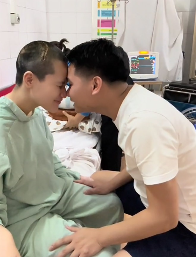 Vợ bầu bất ngờ lâm trọng bệnh, chồng kề bên 15 tiếng/ngày: 90 ngày tạo nên điều kỳ diệu- Ảnh 3. Vợ bầu bất ngờ lâm trọng bệnh, chồng kề bên 15 tiếng/ngày: 90 ngày tạo nên điều kỳ diệu- Ảnh 3.